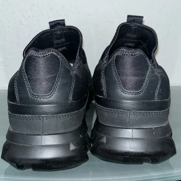 ECCO Mens Black Mx Low Slip-On comfort tennis shoes