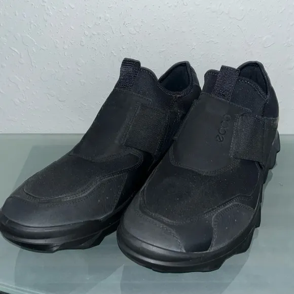 ECCO Mens Black Mx Low Slip-On comfort tennis shoes