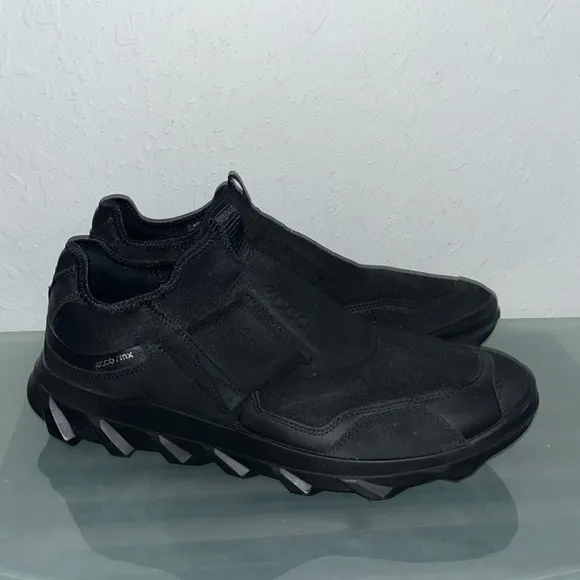 ECCO Mens Black Mx Low Slip-On comfort tennis shoes
