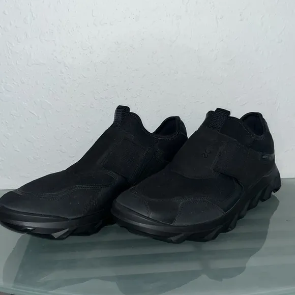 ECCO Mens Black Mx Low Slip-On comfort tennis shoes