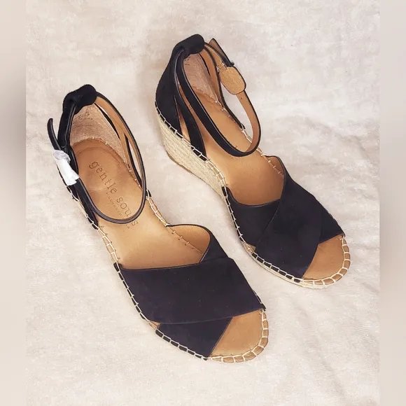 Gentle Souls By Kenneth Cole Wedge Sandal Black Wedge Sandals - Black NWOT - 7M
