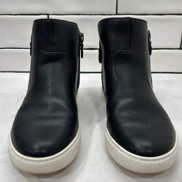 Gentle Souls “ Carter” Black Leather Sneaker Style Ankle Boots Size 7.5