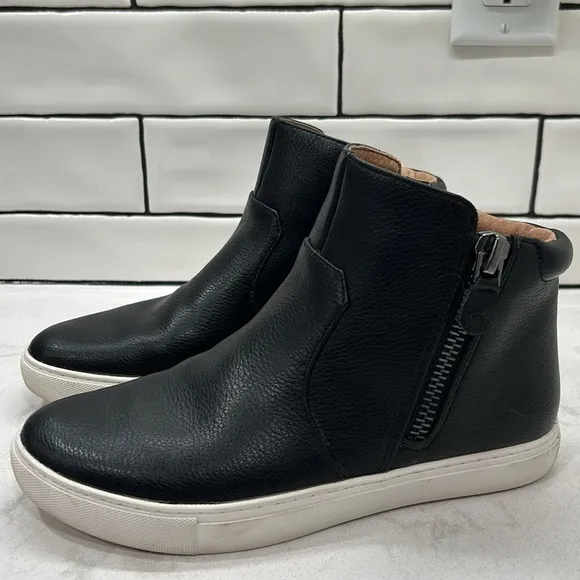 Gentle Souls “ Carter” Black Leather Sneaker Style Ankle Boots Size 7.5