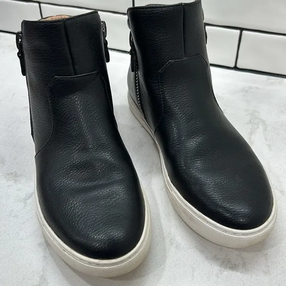 Gentle Souls “ Carter” Black Leather Sneaker Style Ankle Boots Size 7.5