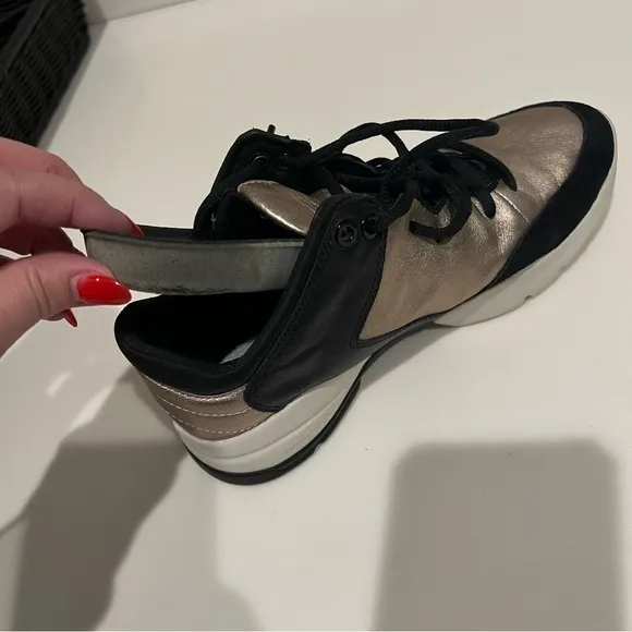 GEOX Respira walking sneakers, buttery soft leather, gold and black, size 7