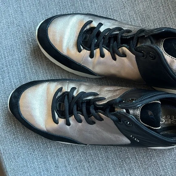 GEOX Respira walking sneakers, buttery soft leather, gold and black, size 7