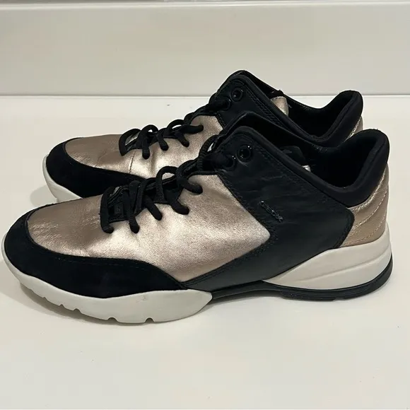 GEOX Respira walking sneakers, buttery soft leather, gold and black, size 7