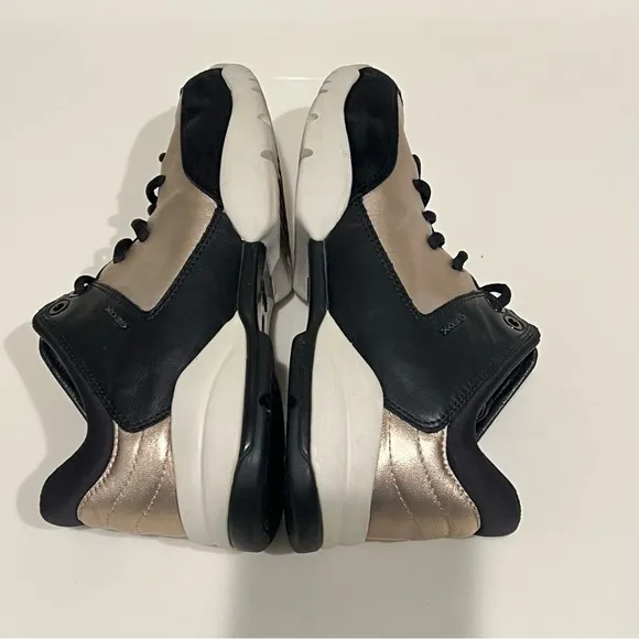 GEOX Respira walking sneakers, buttery soft leather, gold and black, size 7