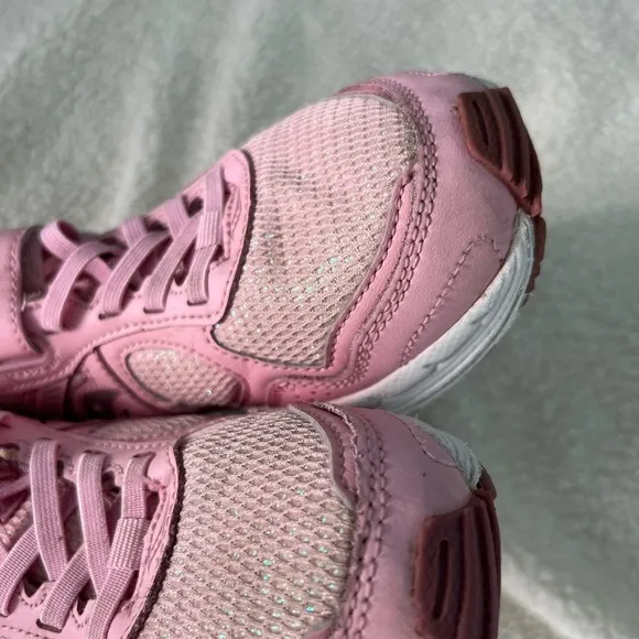 Girls pink sneakers, size 2.5, brand Saucony, great condition