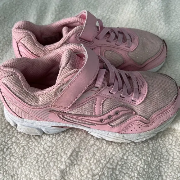 Girls pink sneakers, size 2.5, brand Saucony, great condition