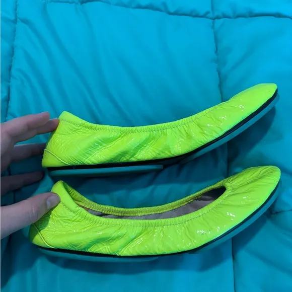 GUC Unmellow Yellow Patent Leather Tieks, Size 9