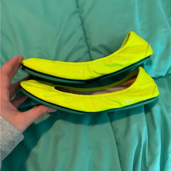 GUC Unmellow Yellow Patent Leather Tieks, Size 9