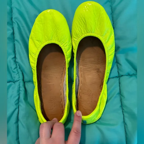 GUC Unmellow Yellow Patent Leather Tieks, Size 9