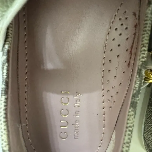 Gucci Gray and Gold Dress Shoes with Elegant Design