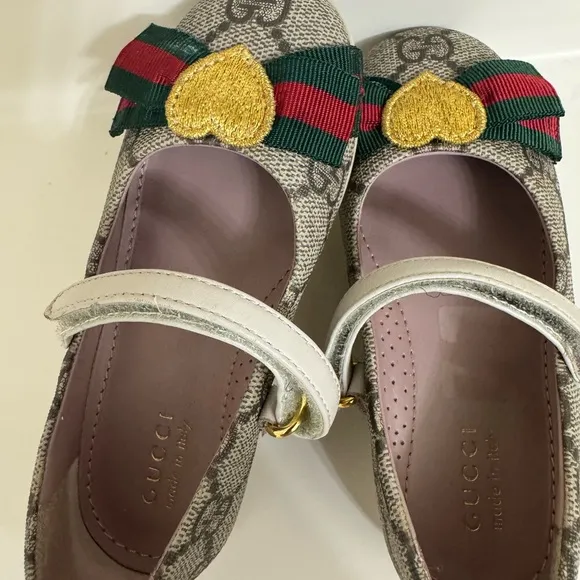 Gucci Gray and Gold Dress Shoes with Elegant Design