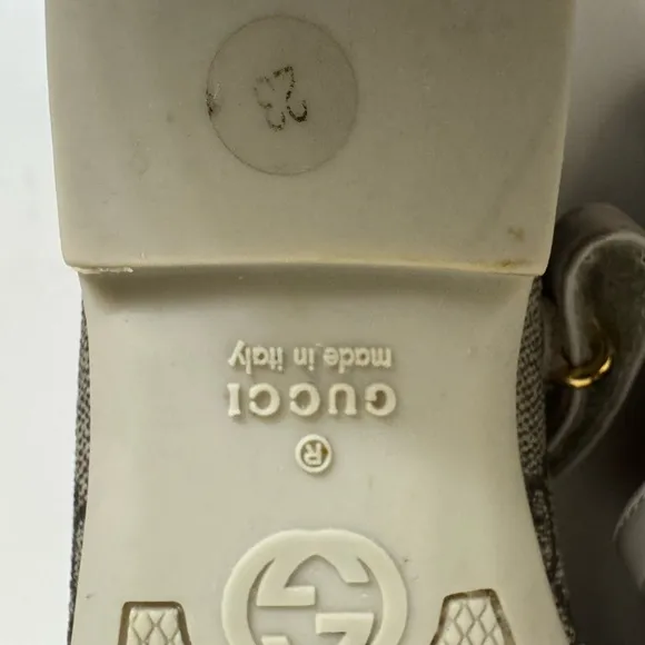 Gucci Gray and Gold Dress Shoes with Elegant Design