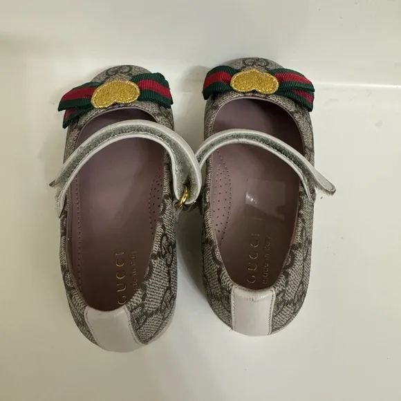 Gucci Gray and Gold Dress Shoes with Elegant Design