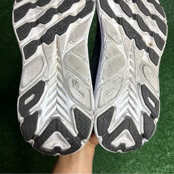 Hoka One One Clifton 8 Women's Comfort Shoes Black White Size 9.5 B