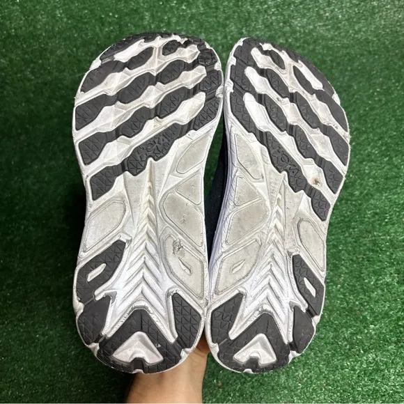 Hoka One One Clifton 8 Women's Comfort Shoes Black White Size 9.5 B