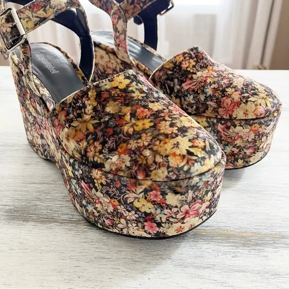 Jeffrey Campbell Boho floral ankle strap platforms wedges size 8.5