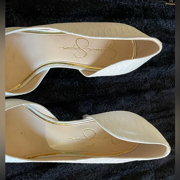 Jessica Simpson White Pointed Toe Pumps. Size 10