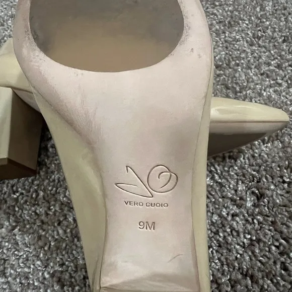 Joan Oloff Nude Riley Patent Leather pointed toe block heel size 9