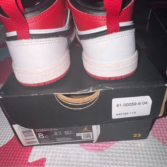 Jordan 1 Mid Sneakers Iconic Design 8c