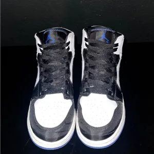 Jordan 1 SE ‘Royal Black Toe’