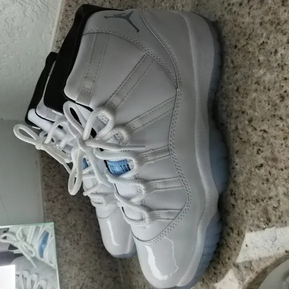 Jordan 11 Legend Blues