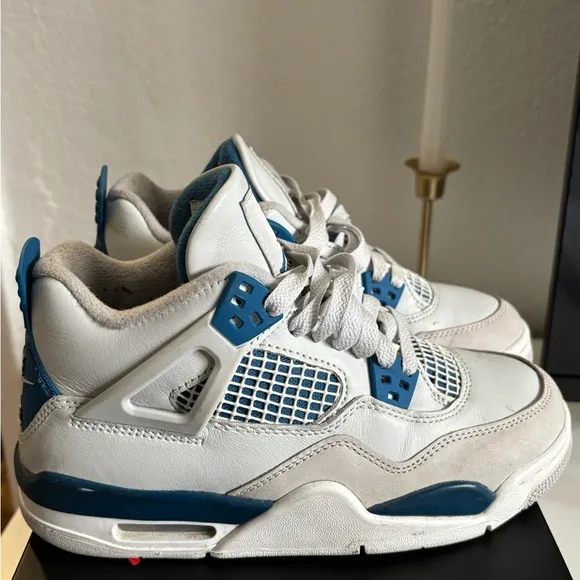 Jordan Blue and White Sneakers Classic Design