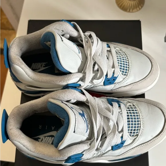 Jordan Blue and White Sneakers Classic Design