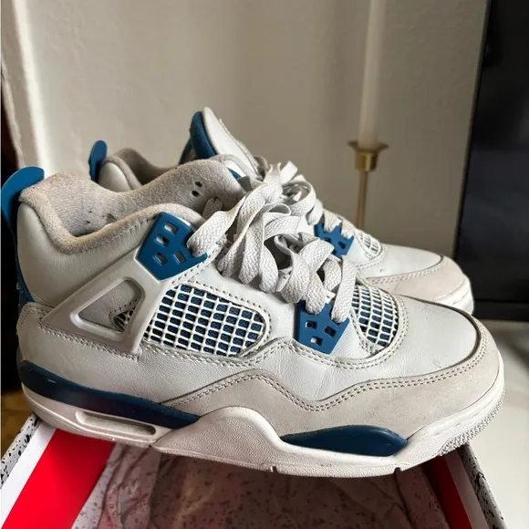 Jordan Blue and White Sneakers Classic Design