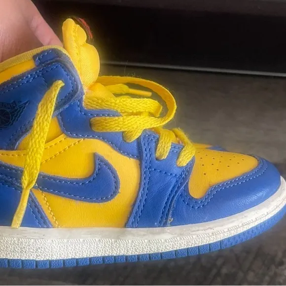 Jordan Retro 1 High OG Nike Blue and Yellow High-Top Sneakers
