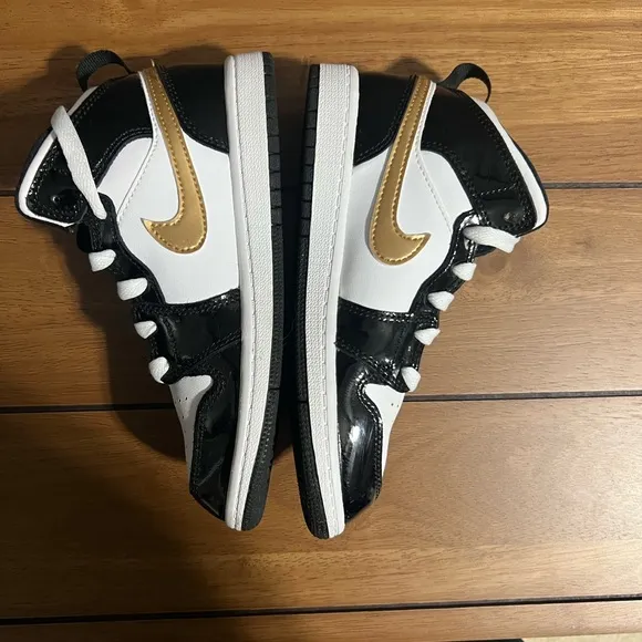 Jordan White Black Gold Sneakers. No original shoe box