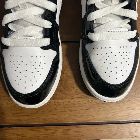 Jordan White Black Gold Sneakers. No original shoe box