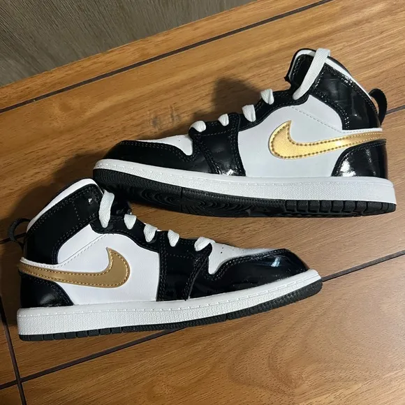 Jordan White Black Gold Sneakers. No original shoe box
