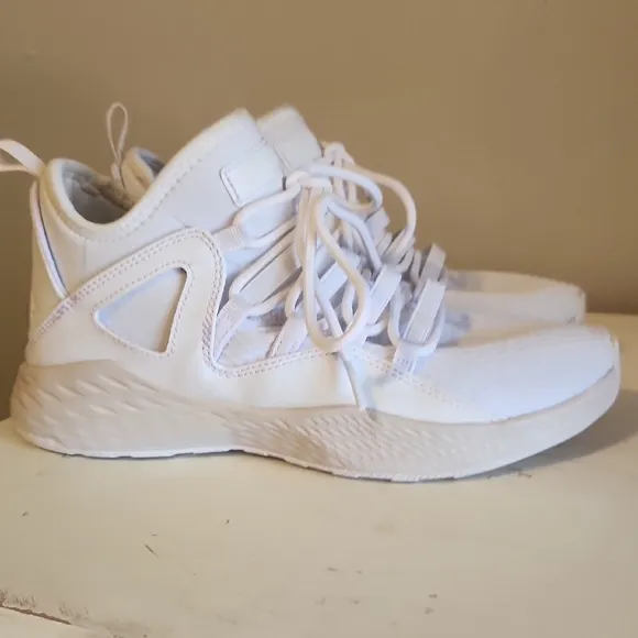 Jordan White Sneakers with Textured Fabric and Heel Support