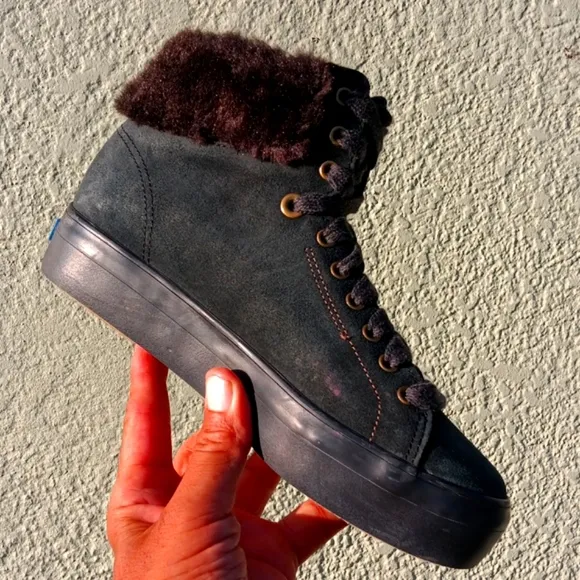 Keds Green Sneakers with High-Top Design and Soft Material