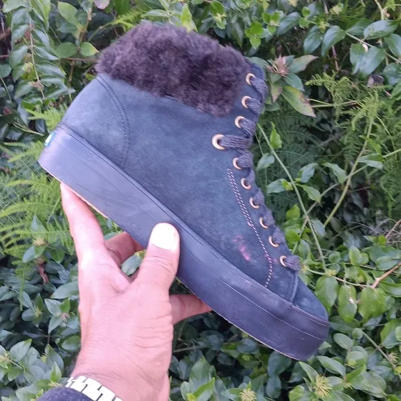 Keds Green Sneakers with High-Top Design and Soft Material