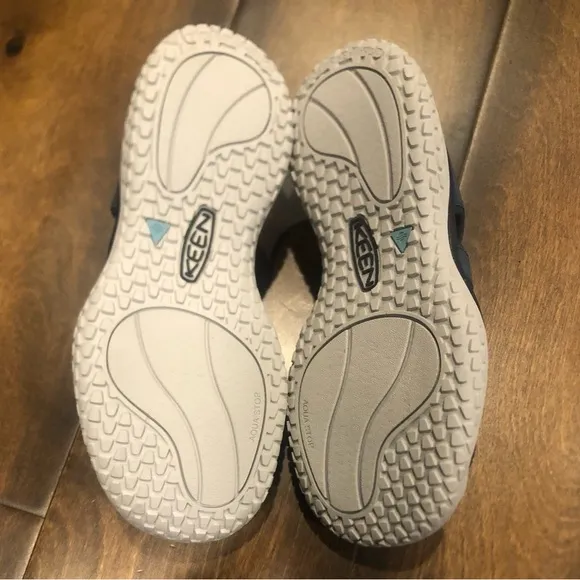 KEEN Women's SOLR Performance Quick Dry Non Slip Water Sandals NWOT