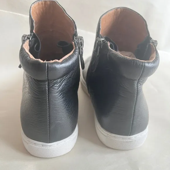 Kenneth Cole Gentle Souls Carter Leather Mid Top Cushioned Comfy Black Sneakers