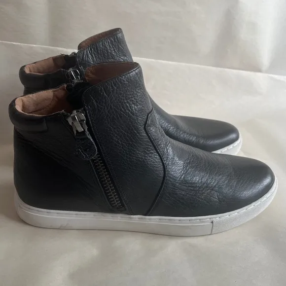 Kenneth Cole Gentle Souls Carter Leather Mid Top Cushioned Comfy Black Sneakers