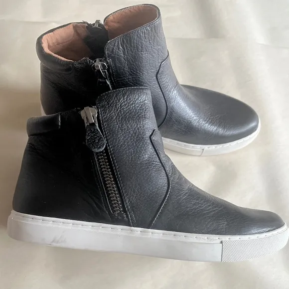Kenneth Cole Gentle Souls Carter Leather Mid Top Cushioned Comfy Black Sneakers