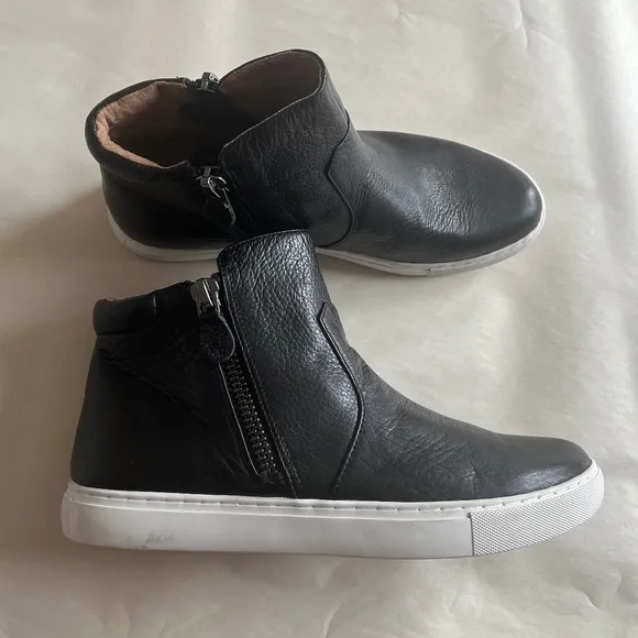 Kenneth Cole Gentle Souls Carter Leather Mid Top Cushioned Comfy Black Sneakers
