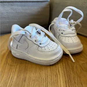 Kids White Nike air force 1 Sneakers