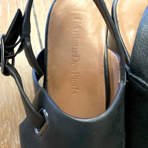 L’Amour Des Pieds Quenton Leather Block Heel Sandals