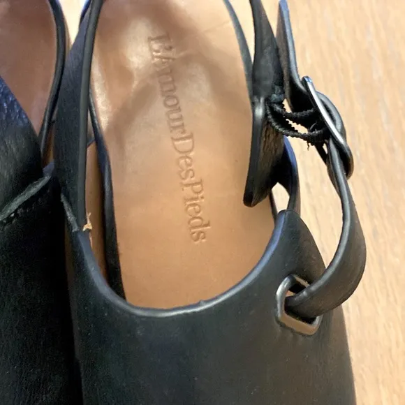 L’Amour Des Pieds Quenton Leather Block Heel Sandals