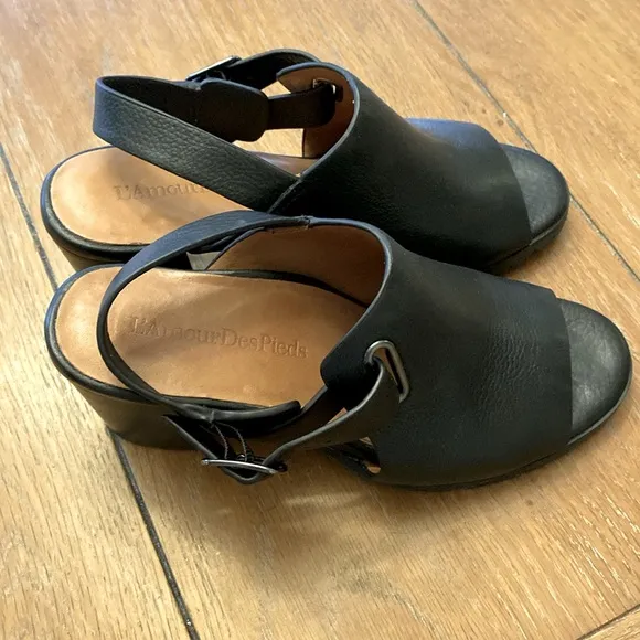 L’Amour Des Pieds Quenton Leather Block Heel Sandals