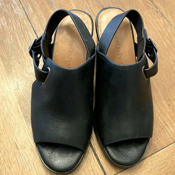 L’Amour Des Pieds Quenton Leather Block Heel Sandals