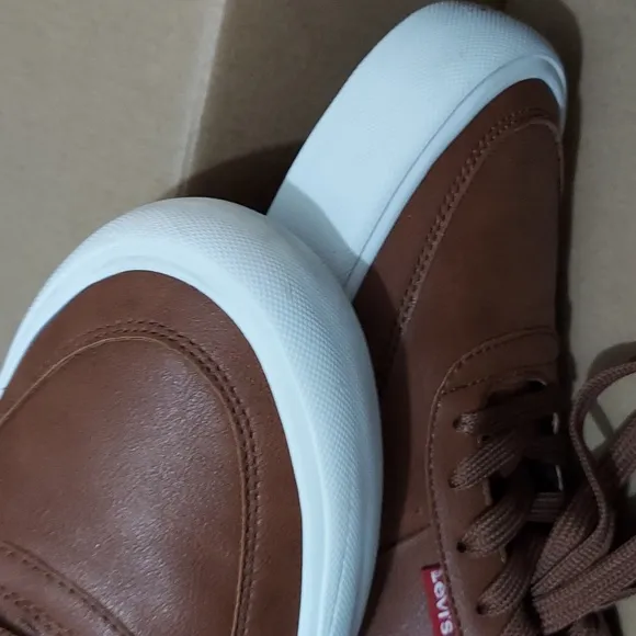 Levi's Men's Munro Retro Low-Top Sneakers Men's Shoes. Slightly used